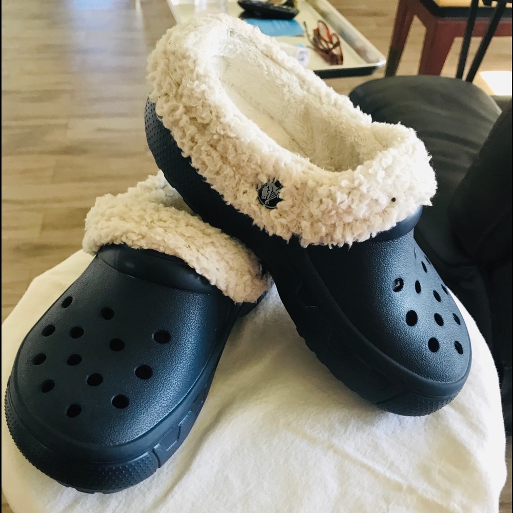 Junior Size 1 (size 3) Croc’s Navy Blue with fur.